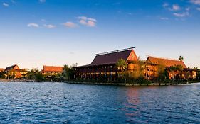 Polynesian Hotel in Disney World